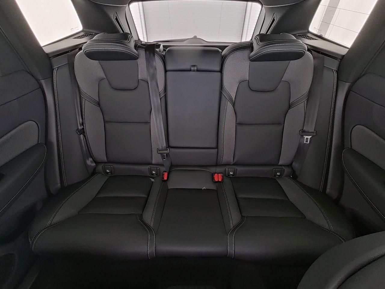 Fahrzeugabbildung Volvo XC60 Plus Dark Recharge Plug-In Hybrid AWD