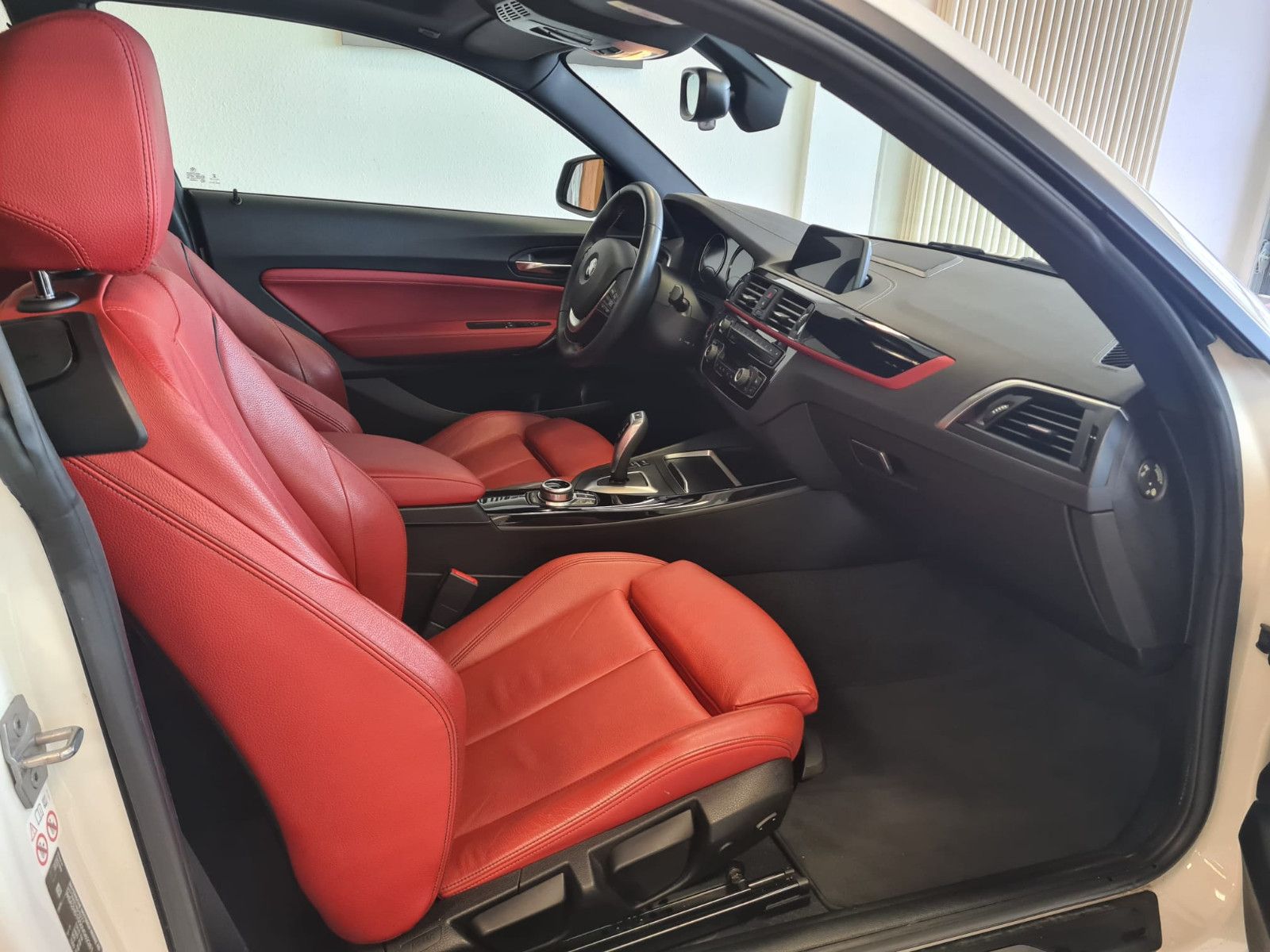 Fahrzeugabbildung BMW 220i Coupe Sport Line / NAVI / PDC / 1. Hand