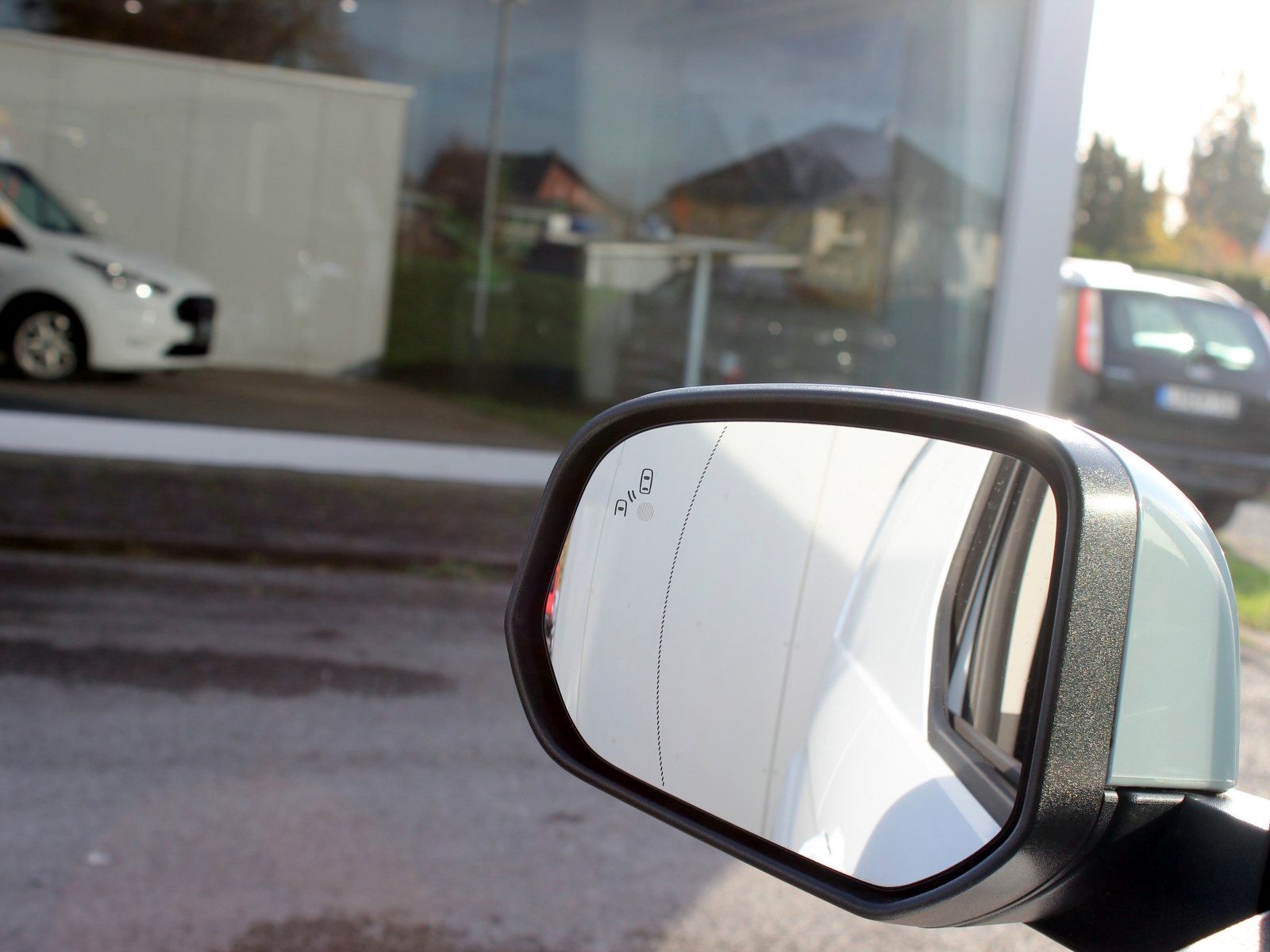Fahrzeugabbildung Ford Transit Connect Kasten Limited 1,5 EcoBlue