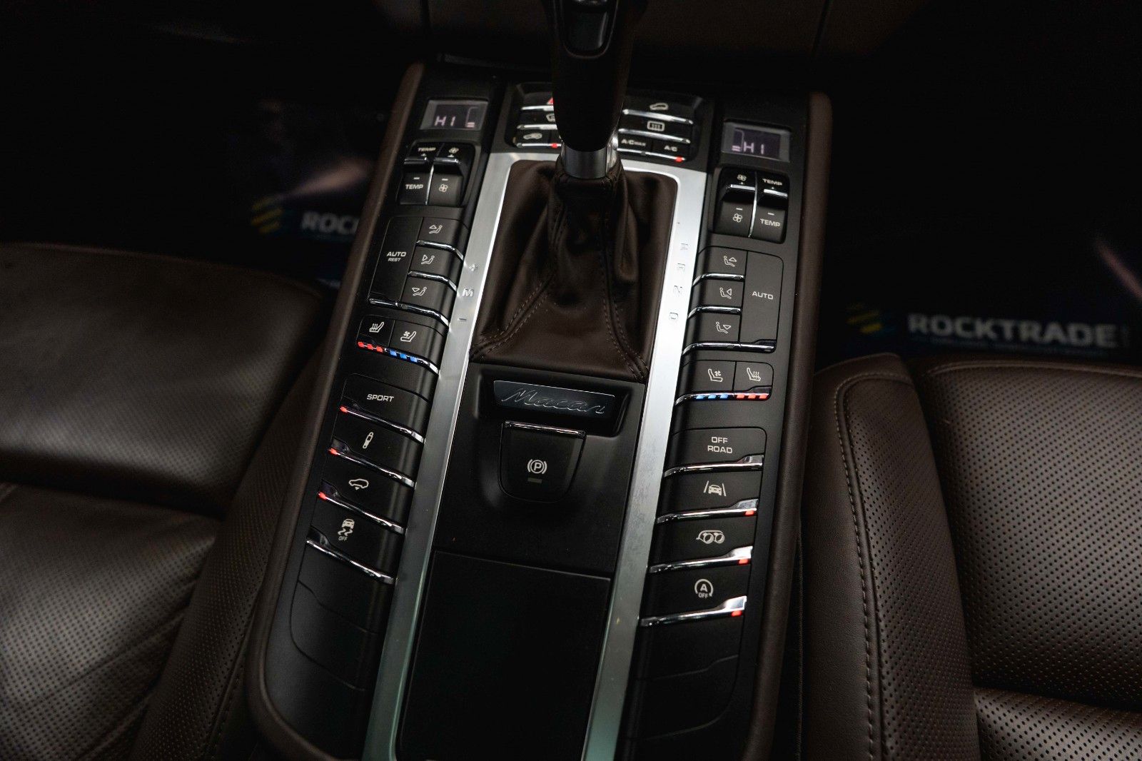 Fahrzeugabbildung Porsche Macan Turbo Sport-Design Chrono+ *Pano*DAB*LED*