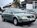 Volkswagen Passat Comfortline '1.Hand'Klima'Temp.'AHK' - Volkswagen Passat: Grün