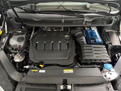 Fahrzeugabbildung Volkswagen Touran 2.0 TDI Move -- RearView/ ACC/ Navi