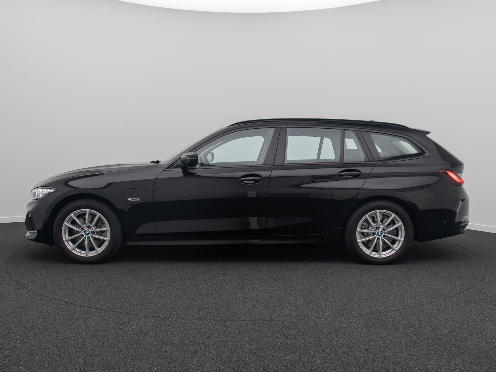 Fahrzeugabbildung BMW 320e xD SAG Kamera DAB Alarm DriveAs CockpitPlus
