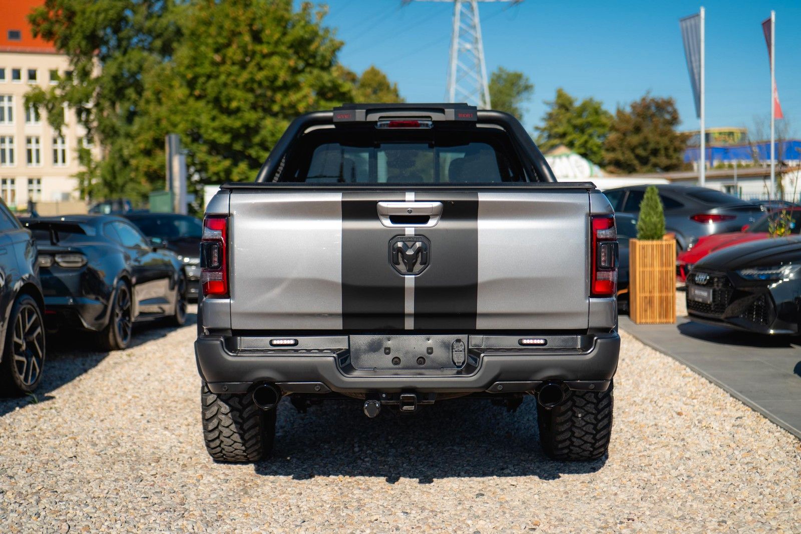Fahrzeugabbildung Dodge RAM 5.7 V8 HEMI 4x4 OFFROAD LONGBED Seilwinde 5T