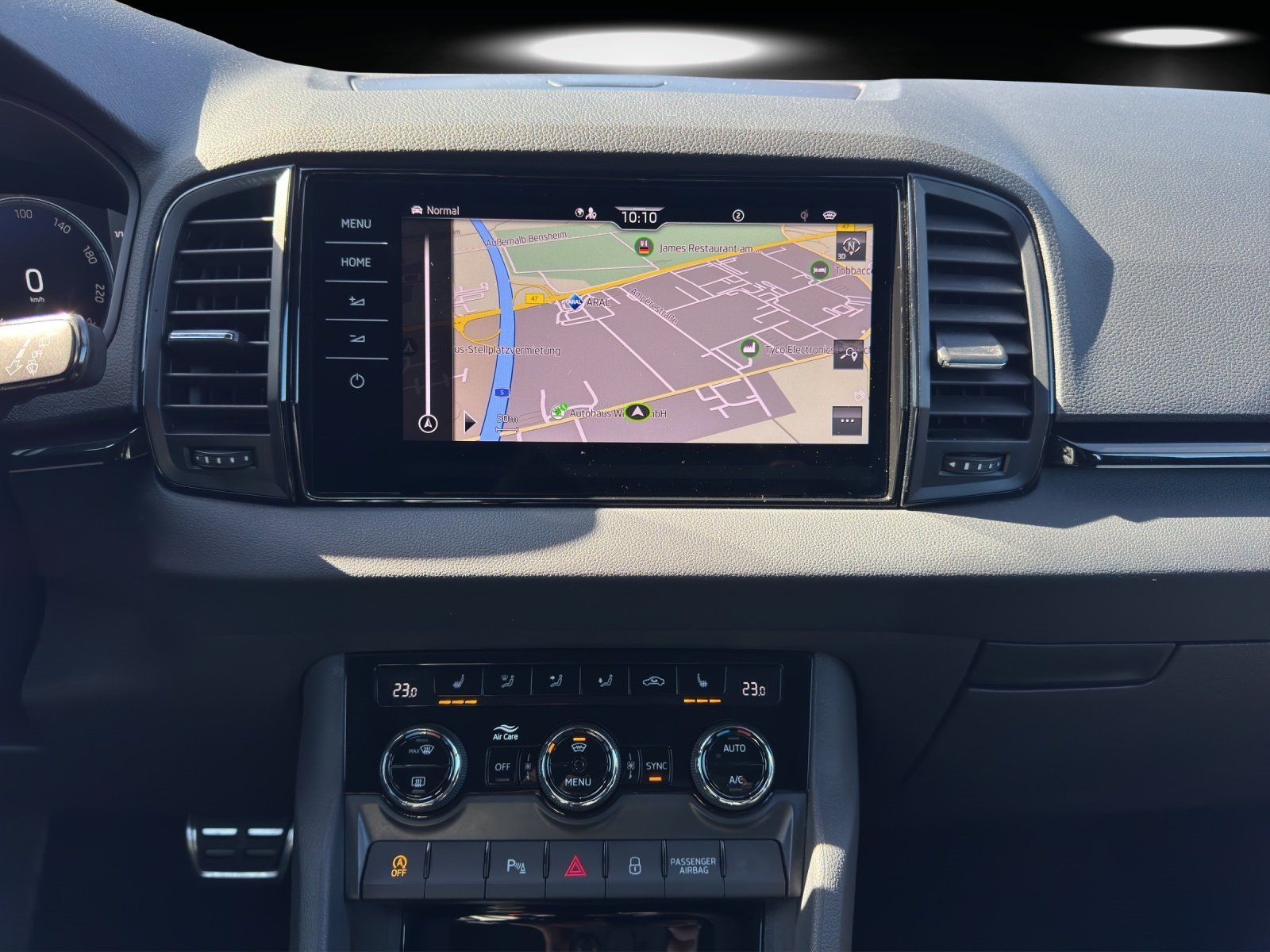 Fahrzeugabbildung SKODA Karoq 2.0 TDI Sportline 4x4/PANO/AHK/KAMERA/ACC/