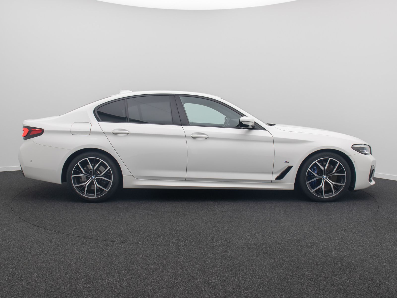 Fahrzeugabbildung BMW 530d xD M Sport Kamera DAB 4xKlima ACC Alarm 19"
