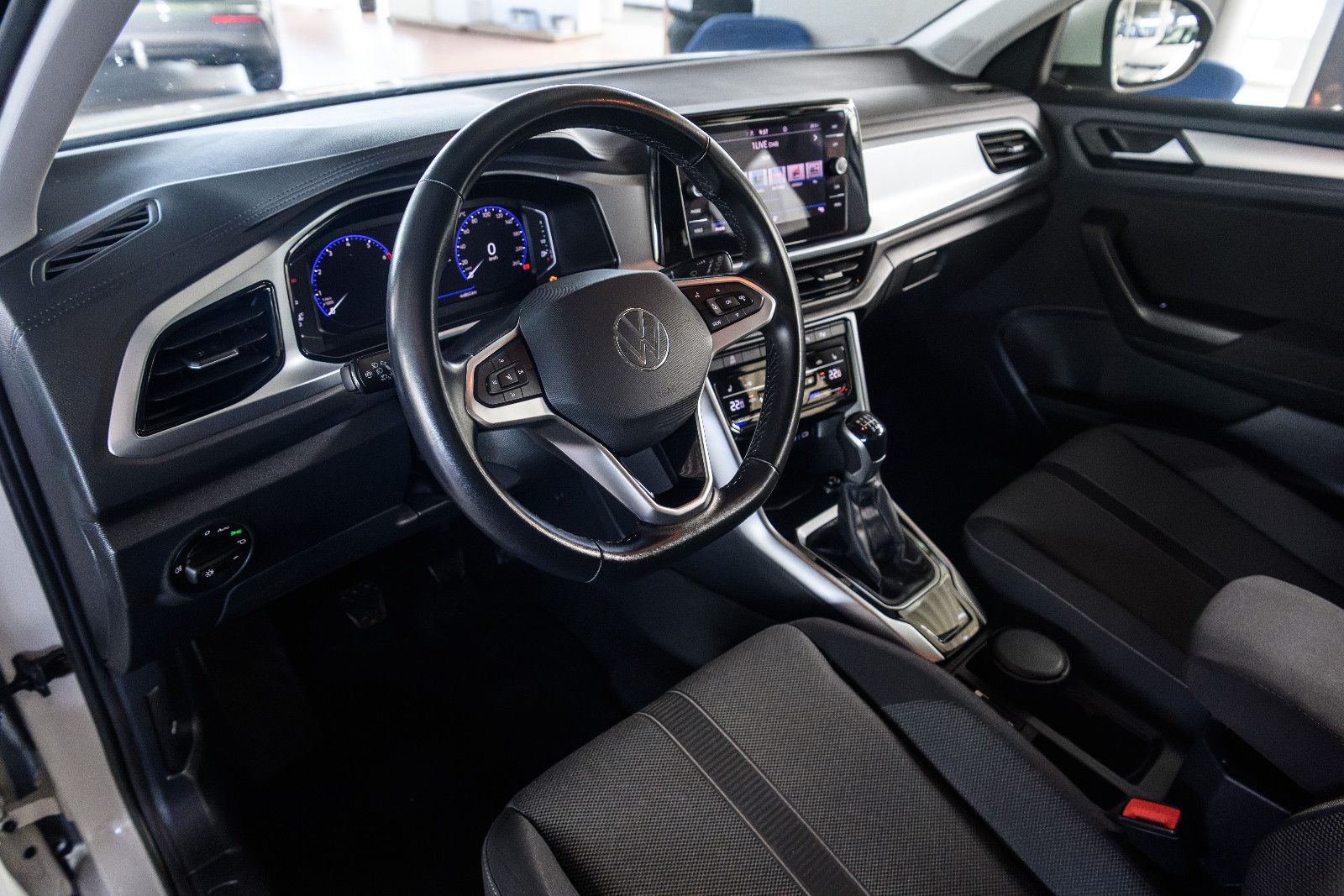 Fahrzeugabbildung Volkswagen T-Roc Life +LED+AW+Cockpit PRO+Park Assist+Ascot