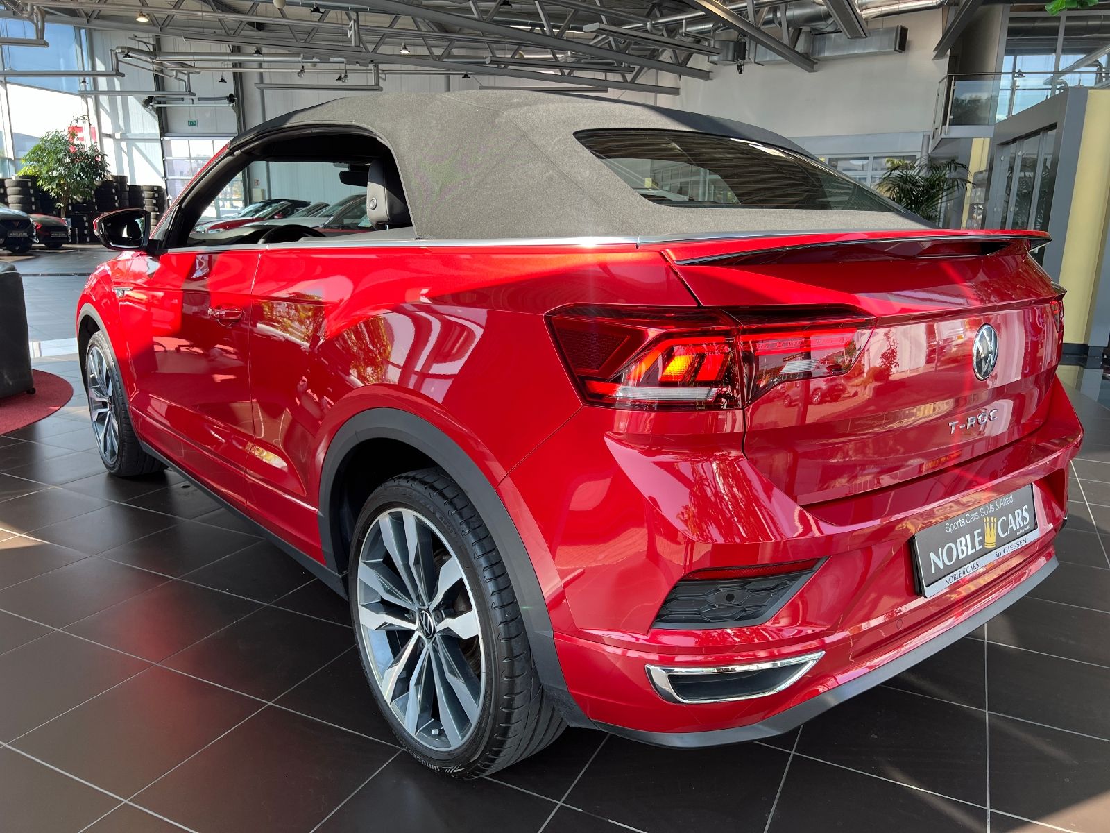 Fahrzeugabbildung Volkswagen T-Roc Cabriolet R-Line AHK ACC LED NAV SHZ 19"