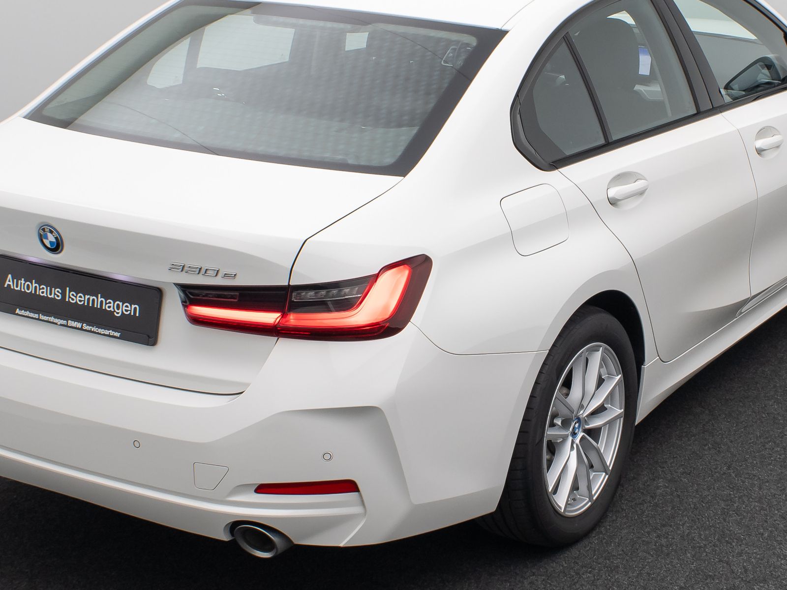 Fahrzeugabbildung BMW 330e GeschwindigReg PDC CockpitPlus DAB Sport