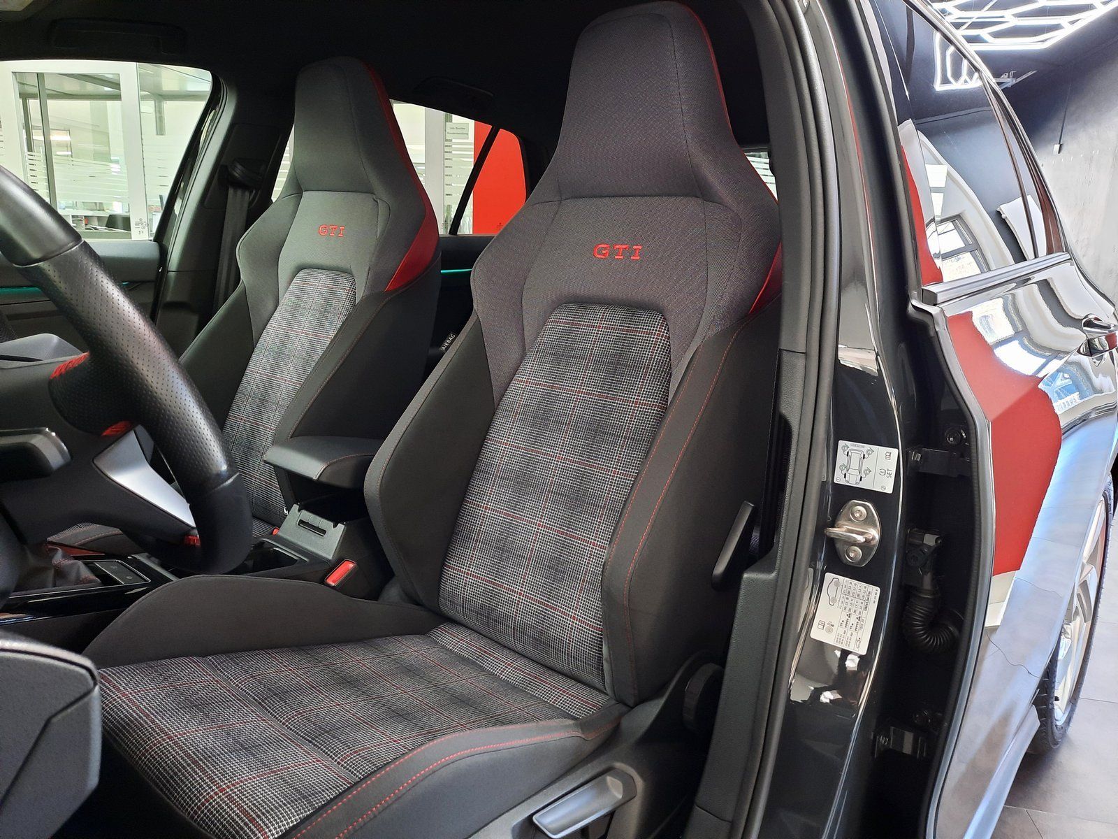 Fahrzeugabbildung Volkswagen Golf GTI *LED*PDC*Sitzhzg*App*ACC*DAB*LaneAssist