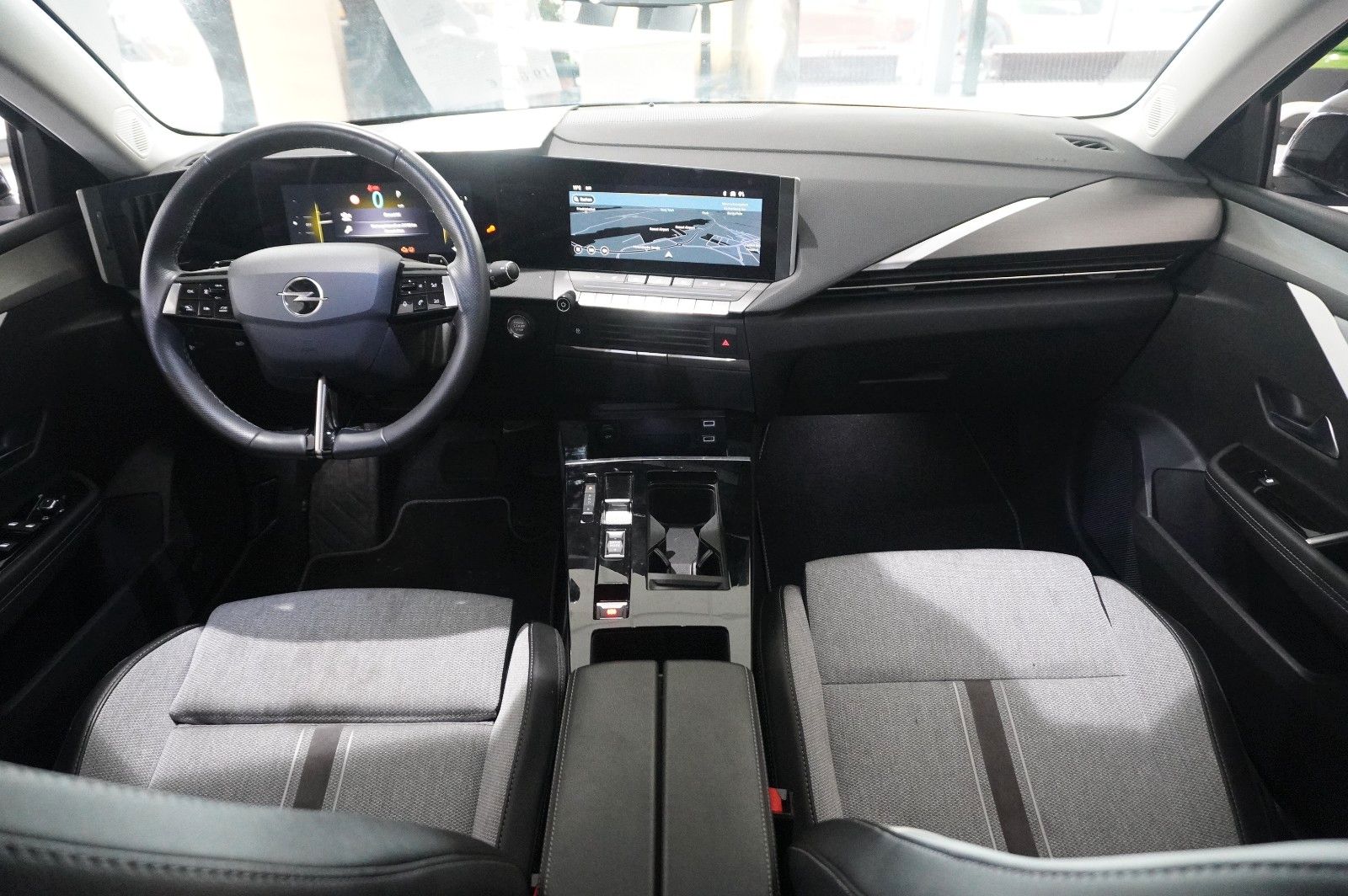 Fahrzeugabbildung Opel Astra L Lim. 1.6 HYBRID ELEGANCE NAVI/LED/SH/AHK