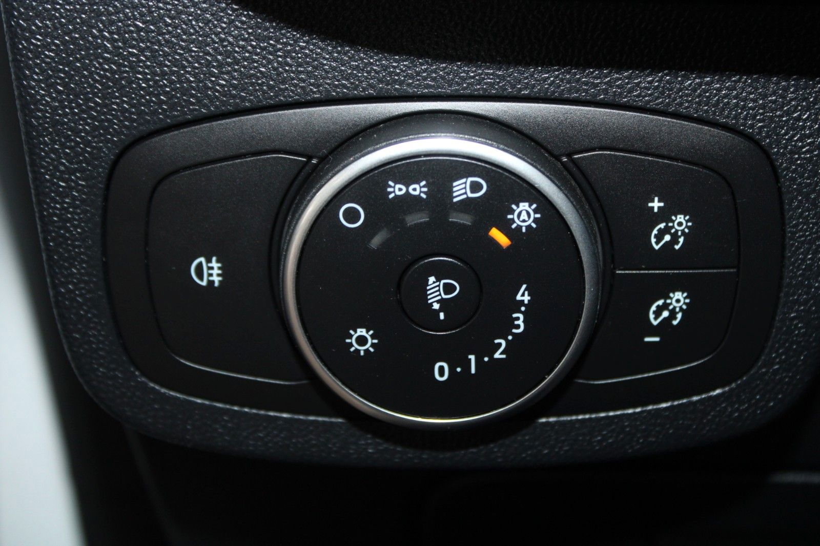 Fahrzeugabbildung Ford Fiesta 1,5 TDCi Cool & Connect 5-trg NAVI LED