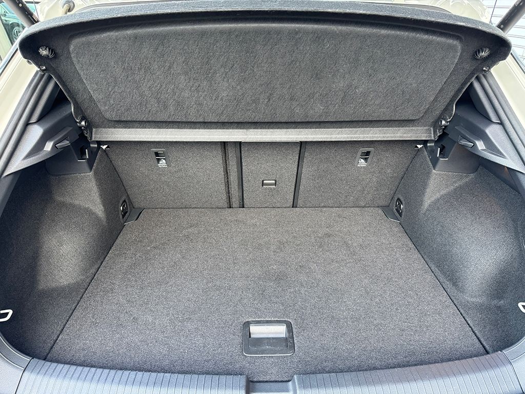 T-Roc 1.5 TSI DSG R-LINE *AHK*NAVI*KEYLESS*