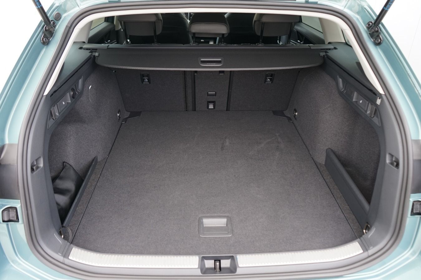 Volkswagen Passat Variant 2.0 TDI Business Massage LED ACC foto 5