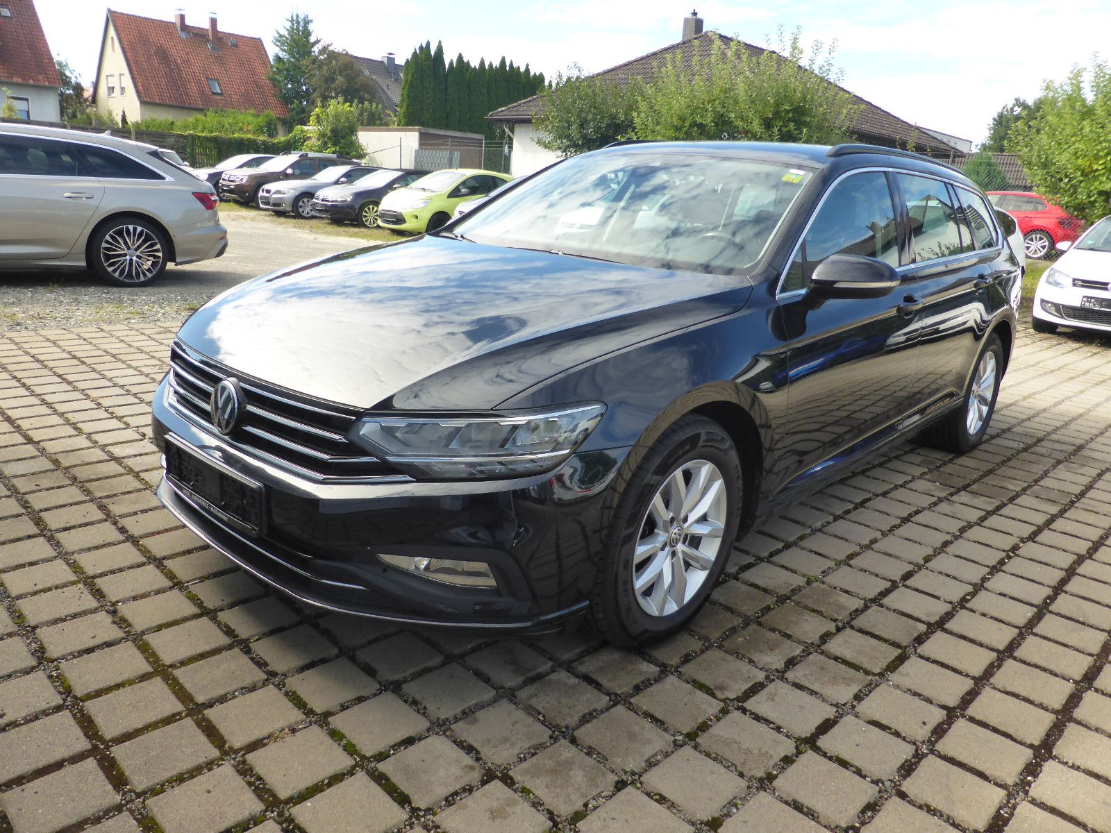 Volkswagen Passat - 1