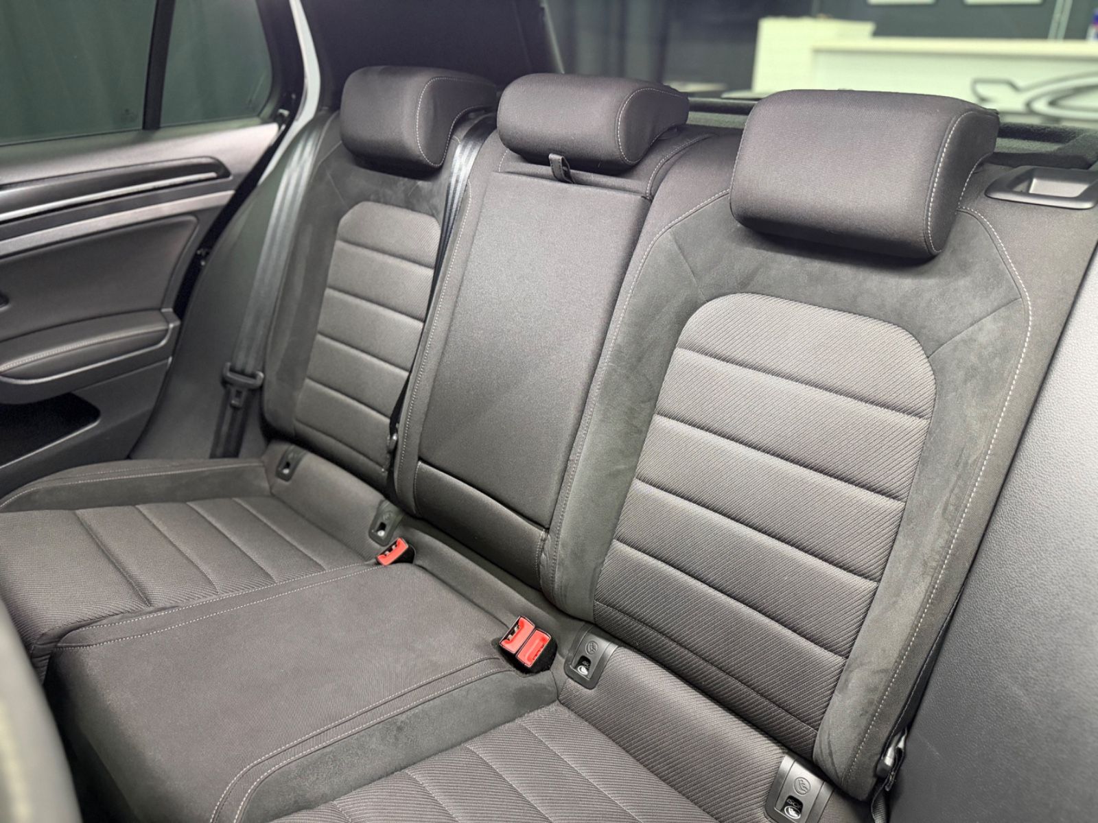 Fahrzeugabbildung Volkswagen Golf VII 2.0 R 4Motion |DSG|VIRTUAL|2.HAND