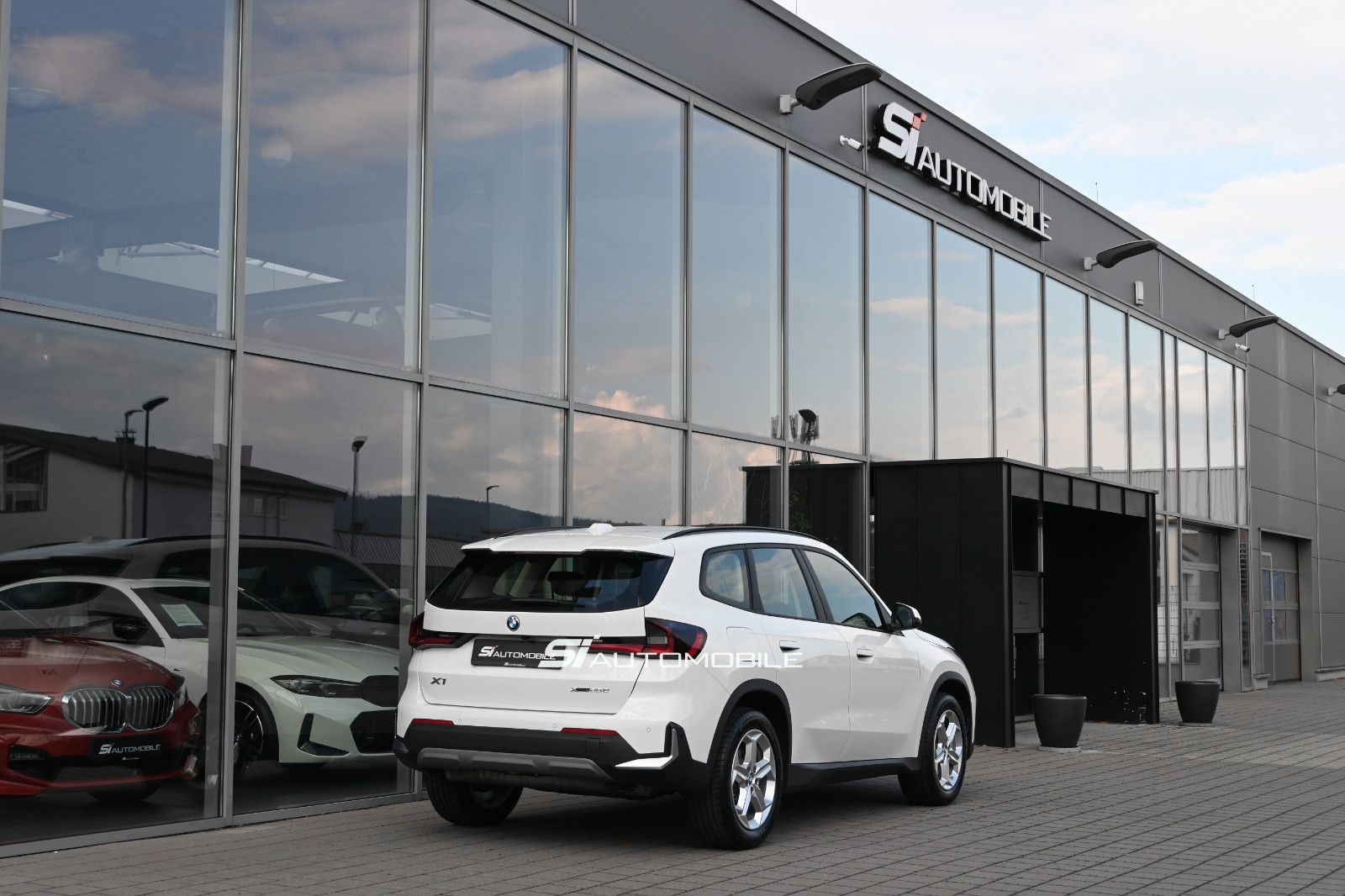 Fahrzeugabbildung BMW X1 xDrive25e Aut. °AHK°HEAD-UP°360°-KAM°MEMORY°