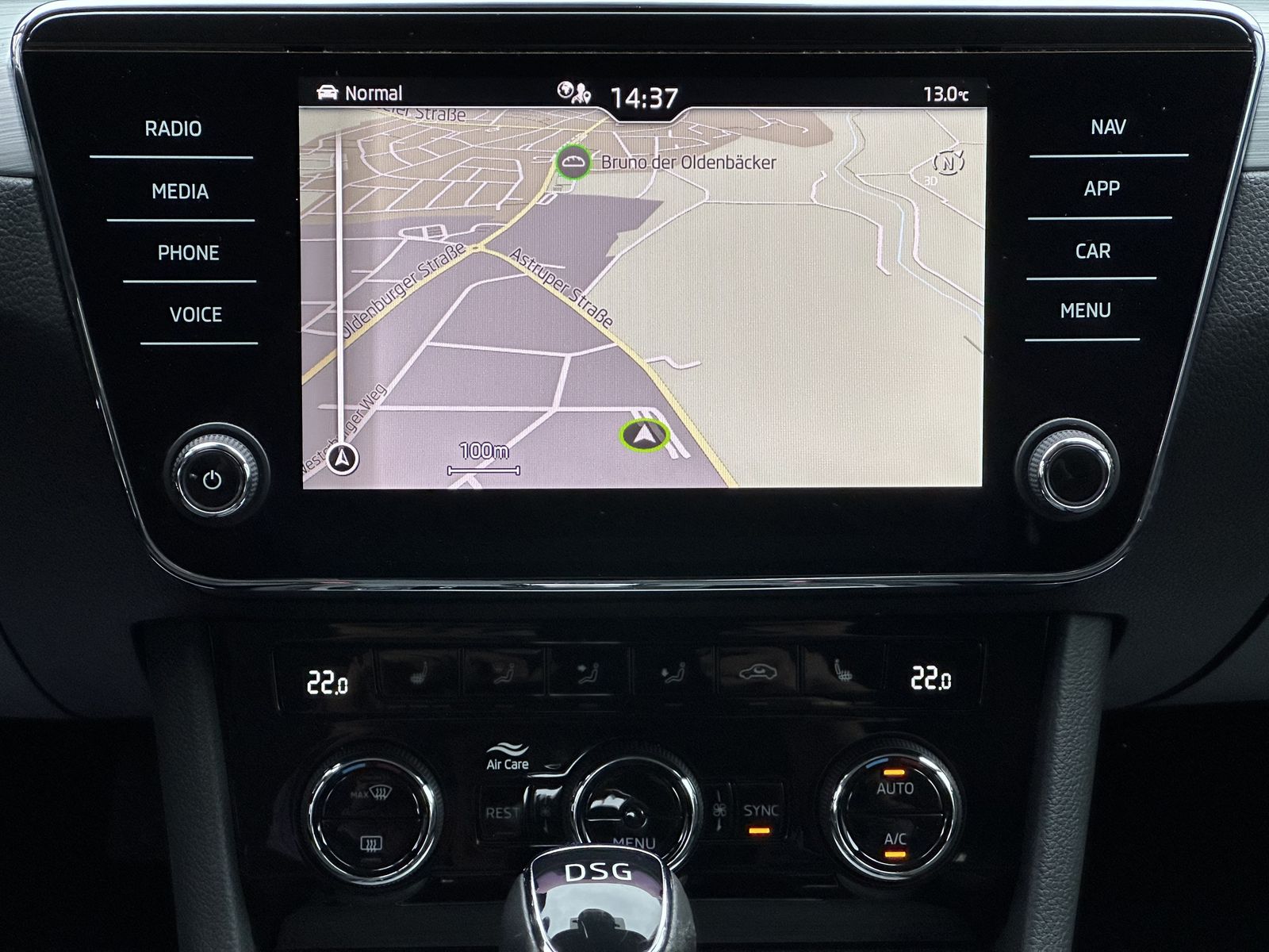 Fahrzeugabbildung SKODA Superb Combi 2.0 TDI DSG Ambition NAV+LED+AHK+VC