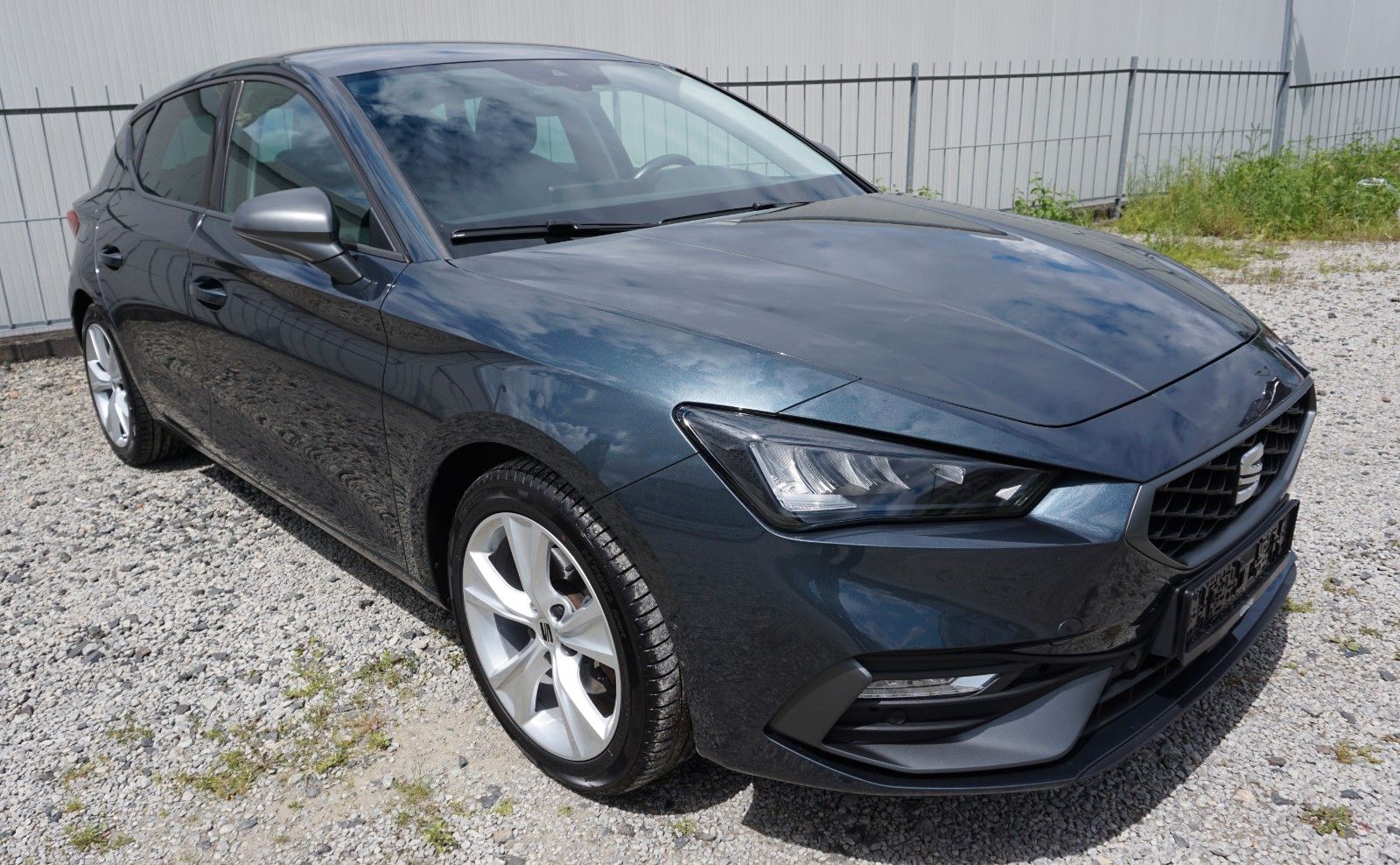 Fahrzeugabbildung SEAT Leon FR, SEAT Garantie, Navi, Sportfahrwerk, LED