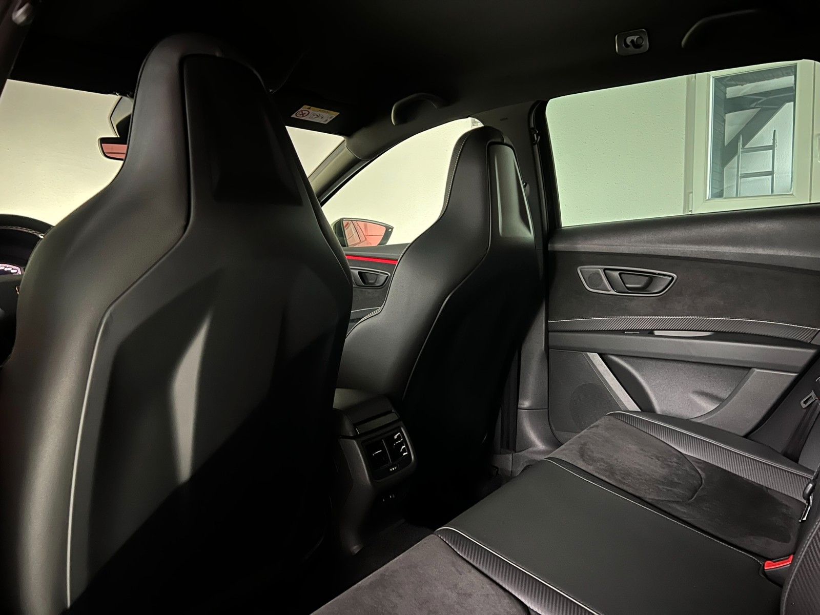 Fahrzeugabbildung SEAT Leon ST Cupra 300 4Dr. PERFORMANCE/SCHALE/BEATS