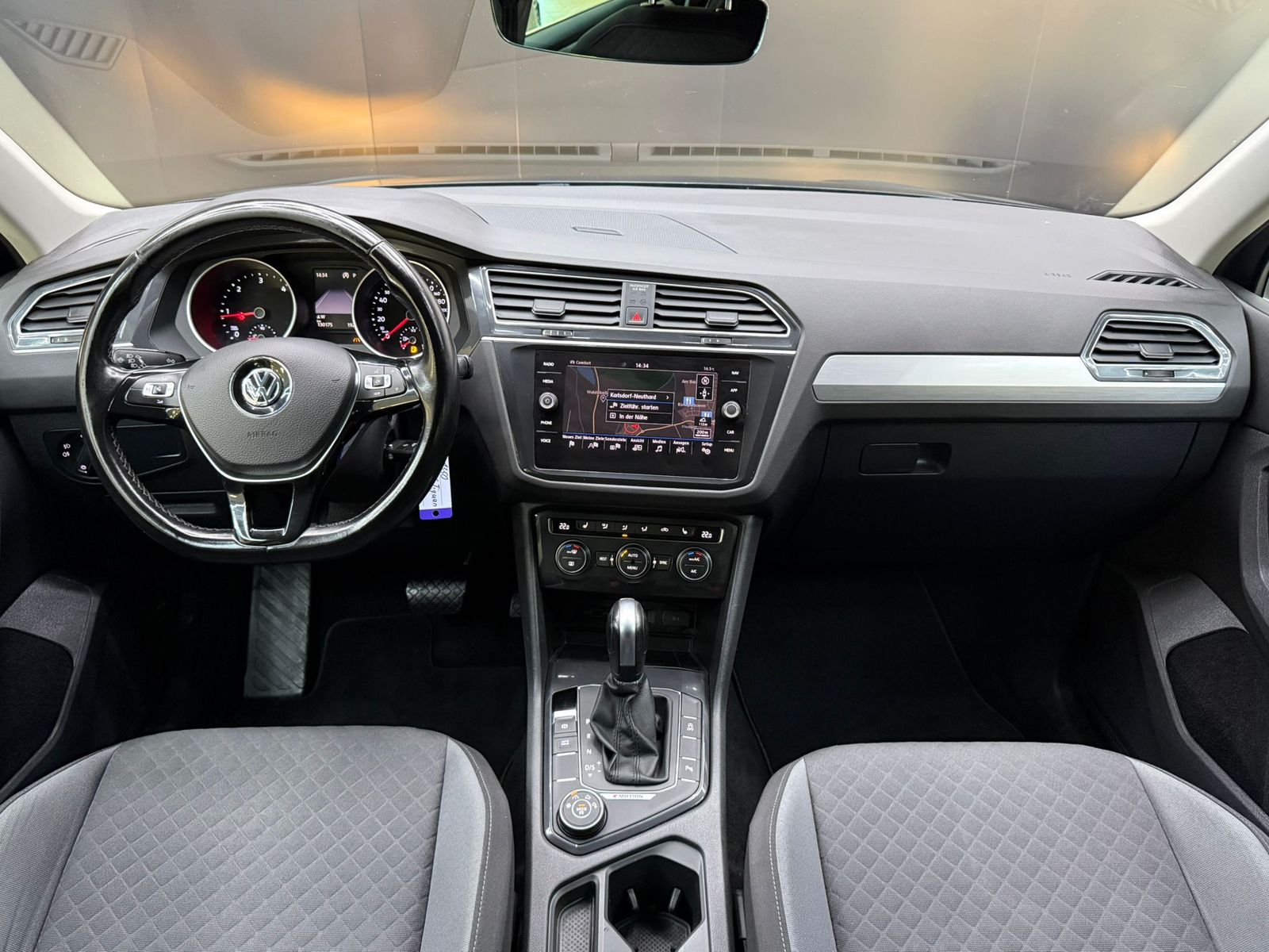 Fahrzeugabbildung Volkswagen Tiguan 2.0d DSG Comf 4Mot >NAVI+SHZ+PDC+LM+AHK+