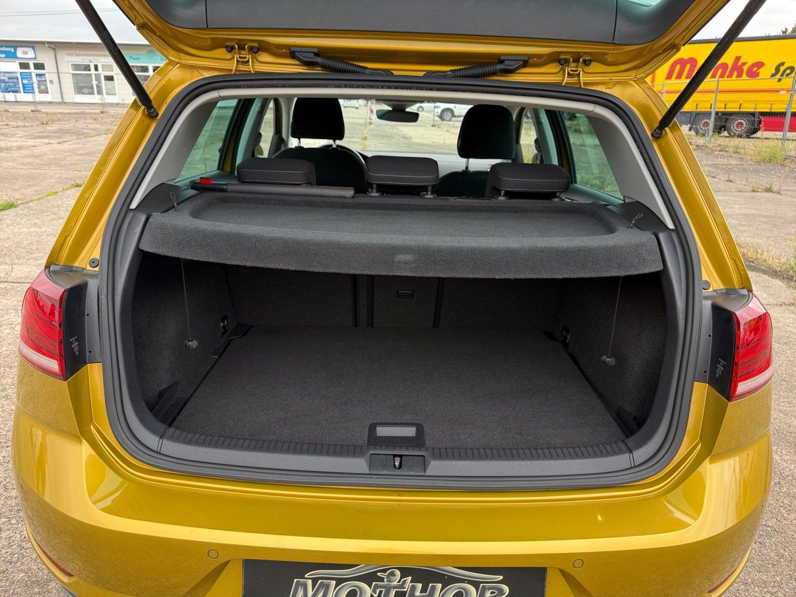 Volkswagen Golf VII Highline 1.4TSI DSG ACC DynLicht Klima
