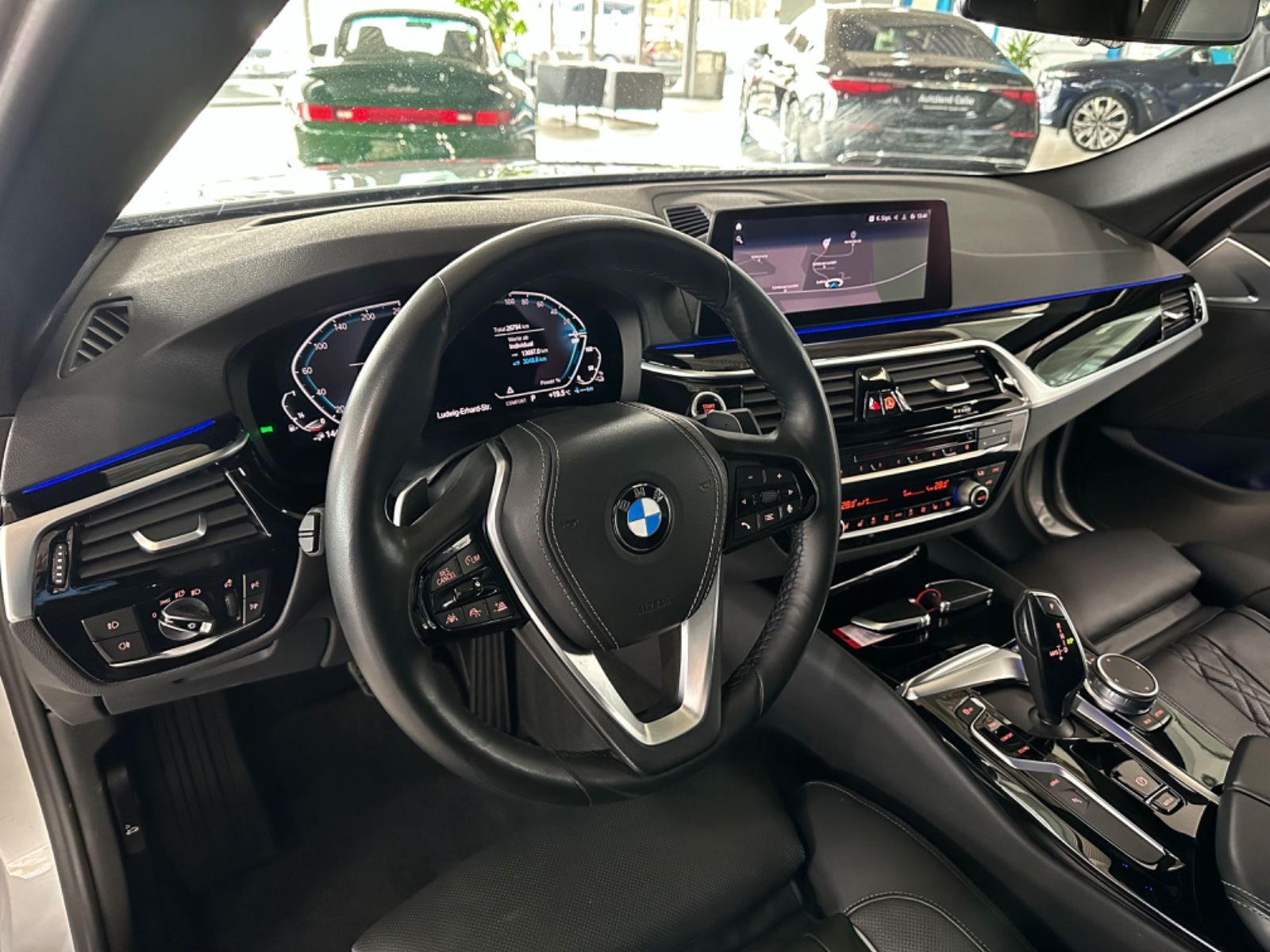 Fahrzeugabbildung BMW 530e iP Sport Line ACC Kamera HUD DAB HiFi