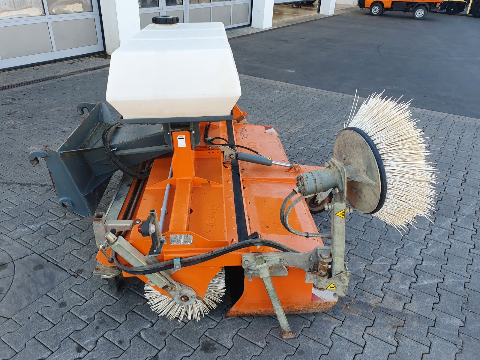 Fahrzeugabbildung Andere Bema 25 Dual Kehrmaschine / 2.050 mm / 2020