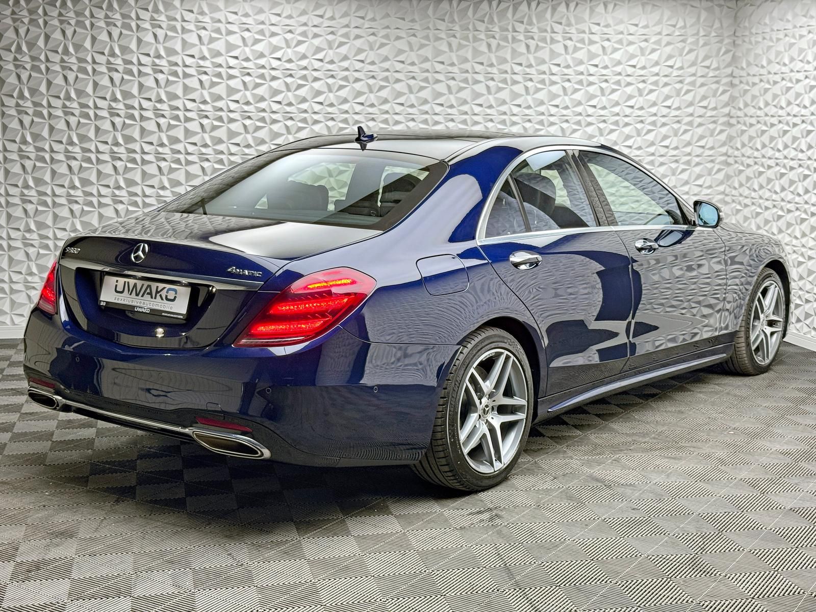 Fahrzeugabbildung Mercedes-Benz AMG 4MATIC/BURMES/HUD/PANO/DISTRO/3xTV/CHAUFFEUR