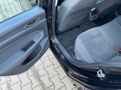 Fahrzeugabbildung Volkswagen Golf VIII Variant Life 2,0 TDI Navi Sitzh ACC
