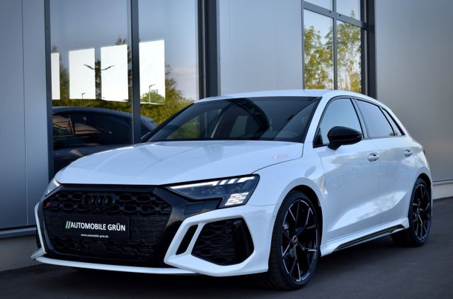 Fahrzeugabbildung Audi RS3 2.5 TFSI QUATTRO B&O ACC SPORTABGAS RAUTE