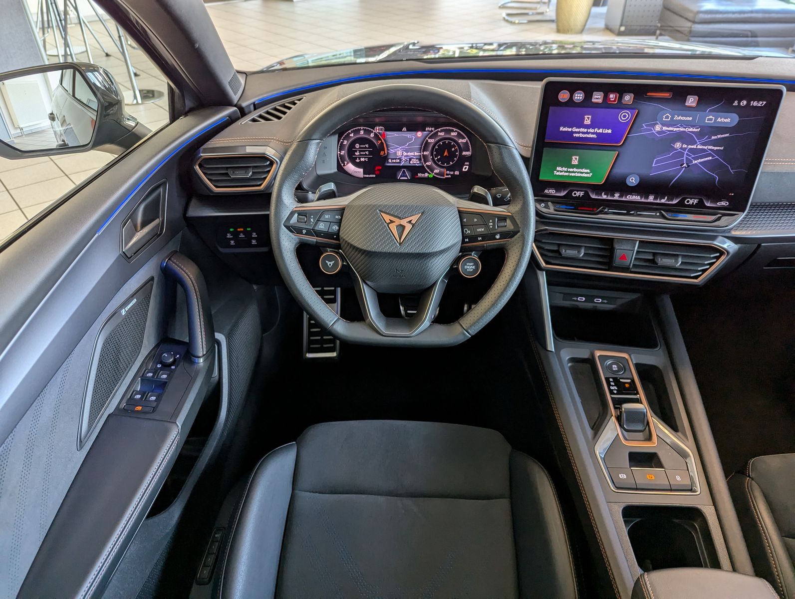 Fahrzeugabbildung CUPRA Leon 2.0 TSI 4D VZ Matrix Pano Sennheiser AHK 19