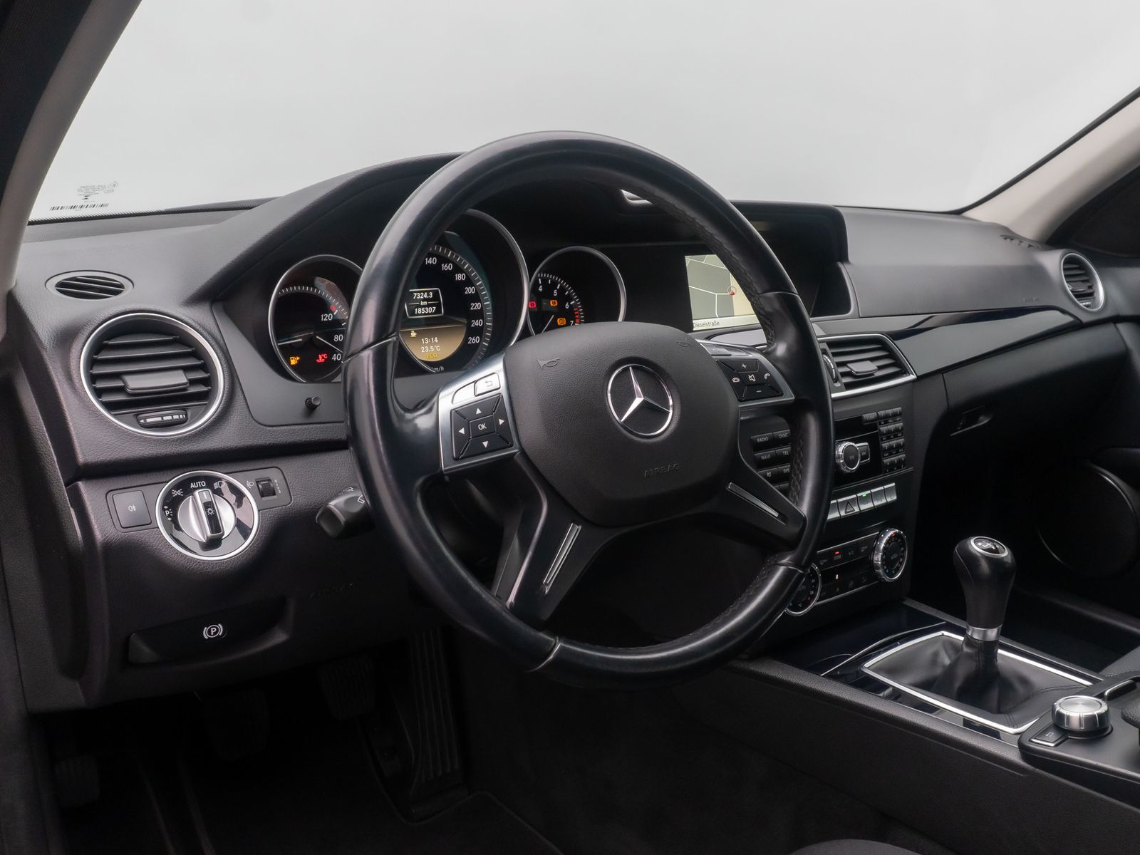Fahrzeugabbildung Mercedes-Benz C 180 BlueEfficiency AHK Navi HiFi PDC KlimaAut