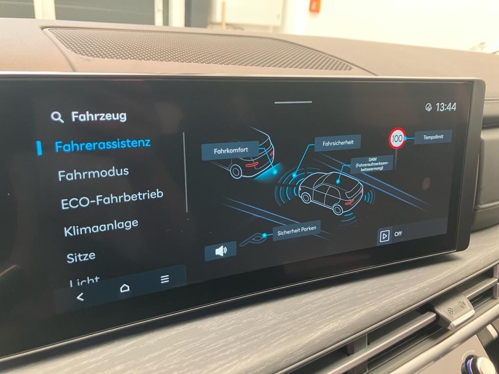 Fahrzeugabbildung Hyundai SANTA FE (5-Sitzer) HEV 1.6 T-GDI 4WD 6-AT Intro