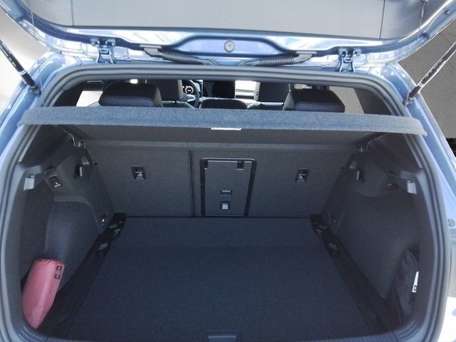 Fahrzeugabbildung Volkswagen Golf VIII EDITION 50 Matrix AHK PANO HUD Kamera