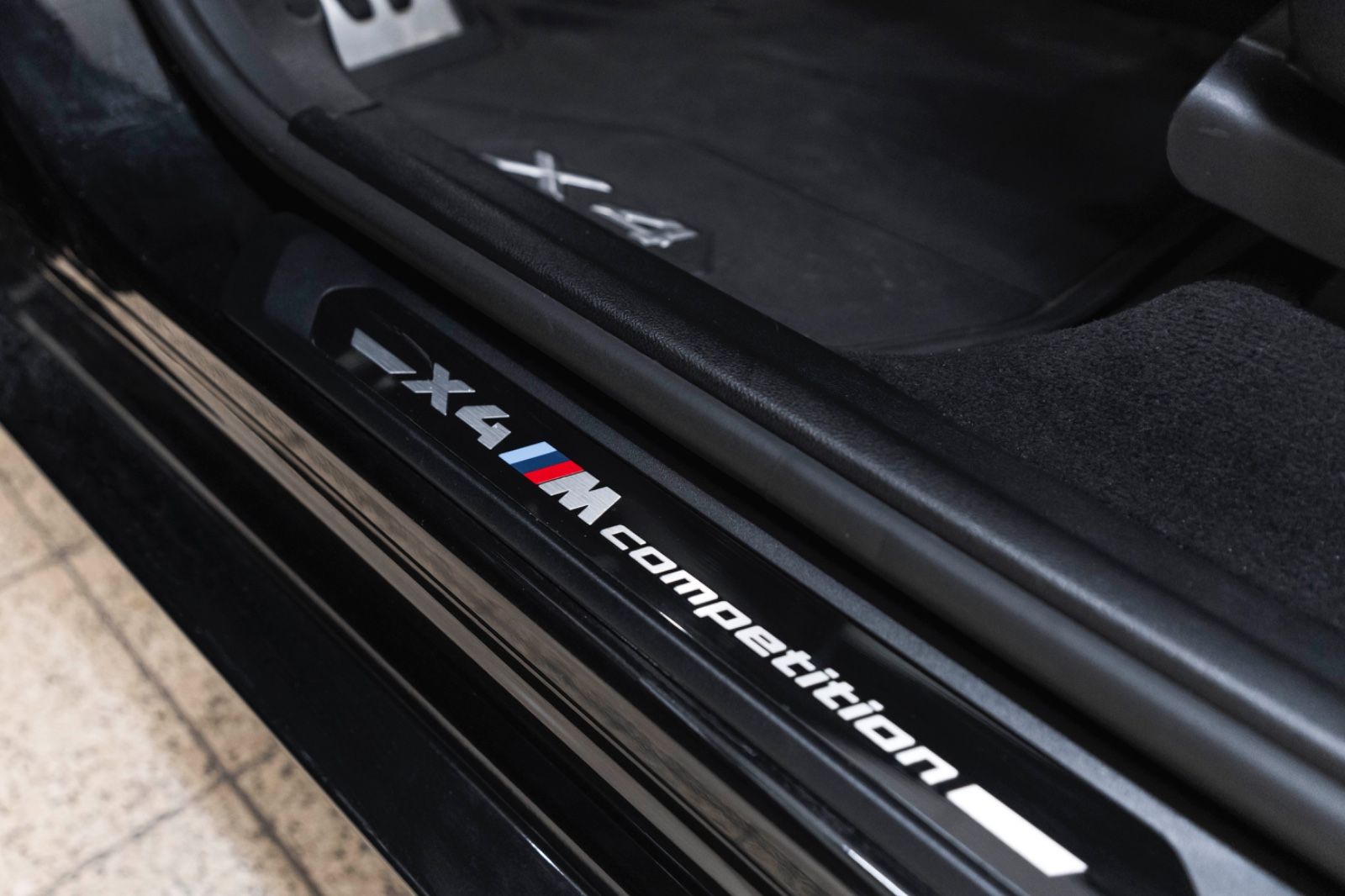 Fahrzeugabbildung BMW X4 M COMPETITION ACC H&K HUD LED 360°