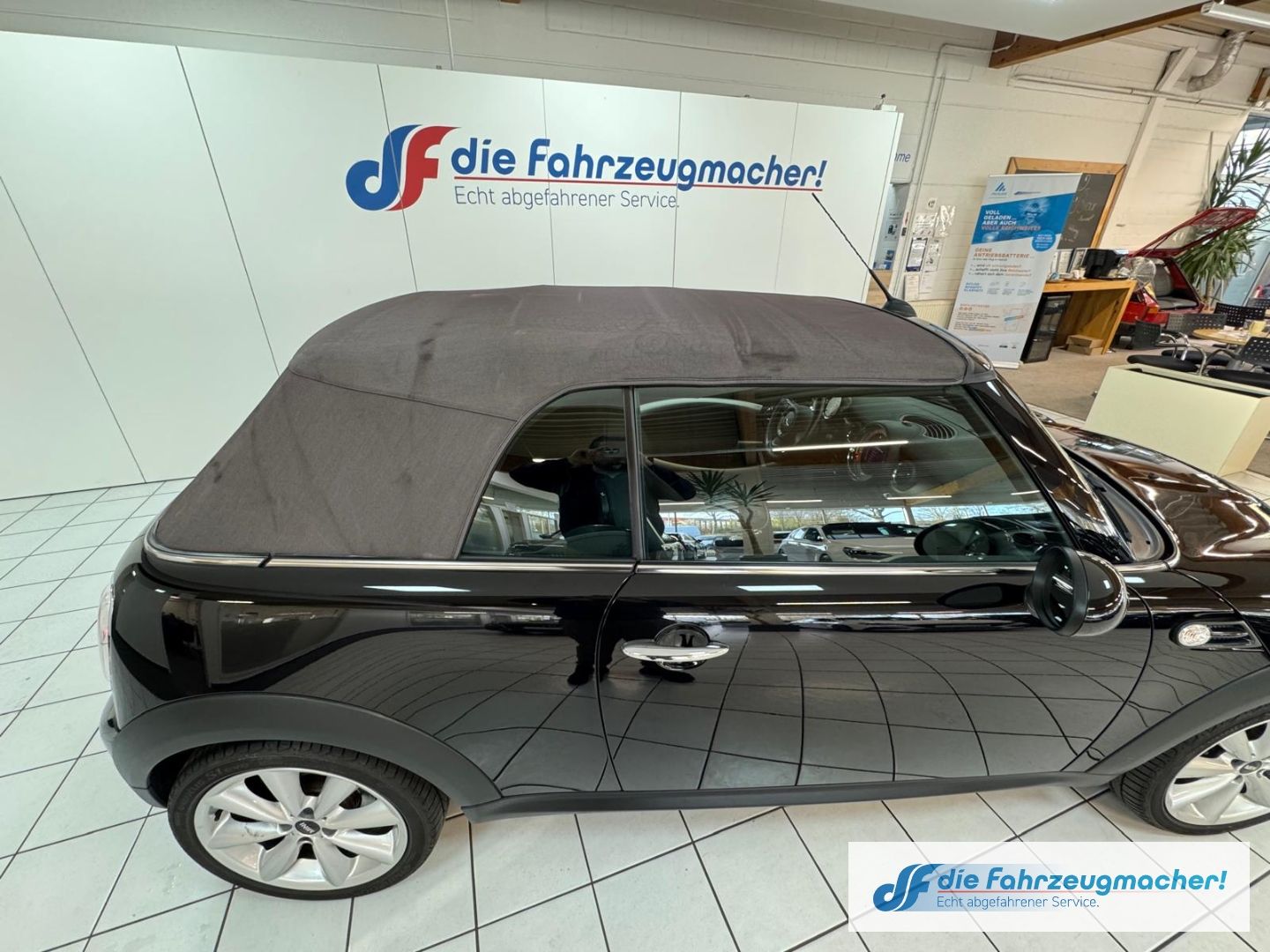 Fahrzeugabbildung MINI Cooper Cabrio Sport Navi Xenon Leder Ambiente SH