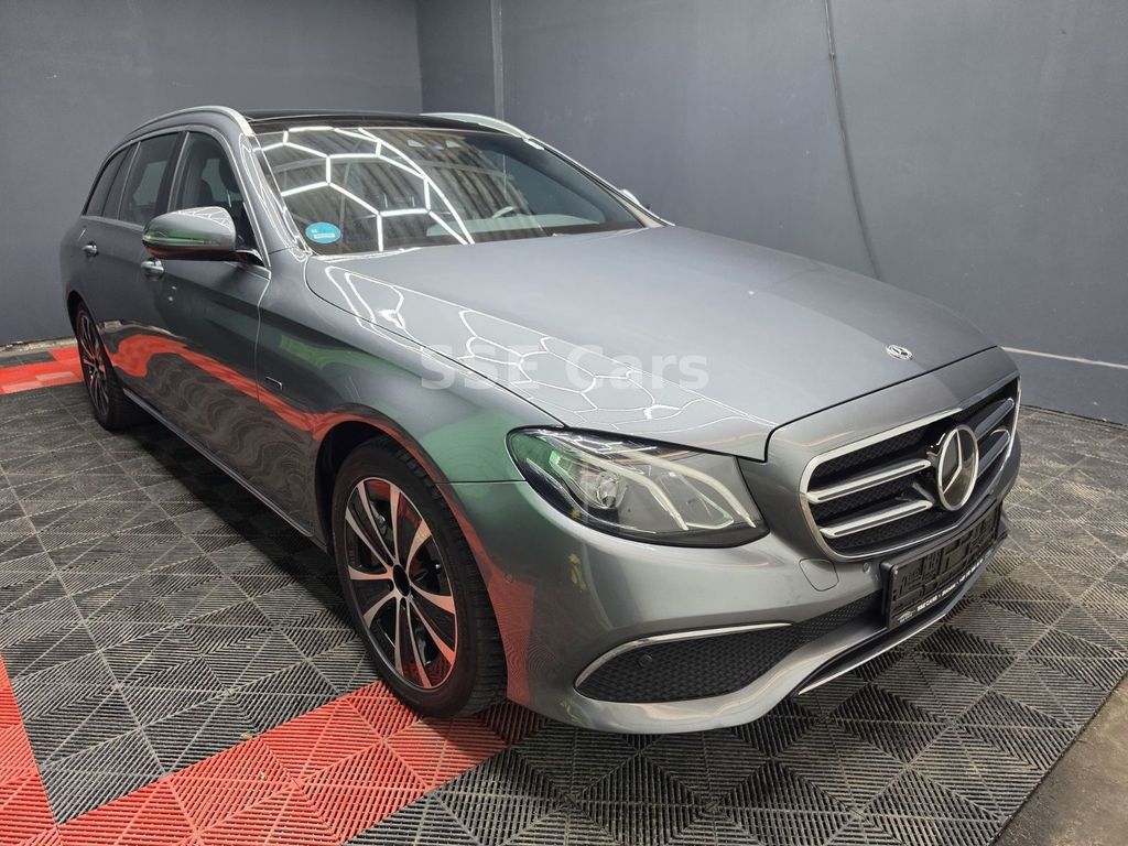 Image of Mercedes-Benz E 300
