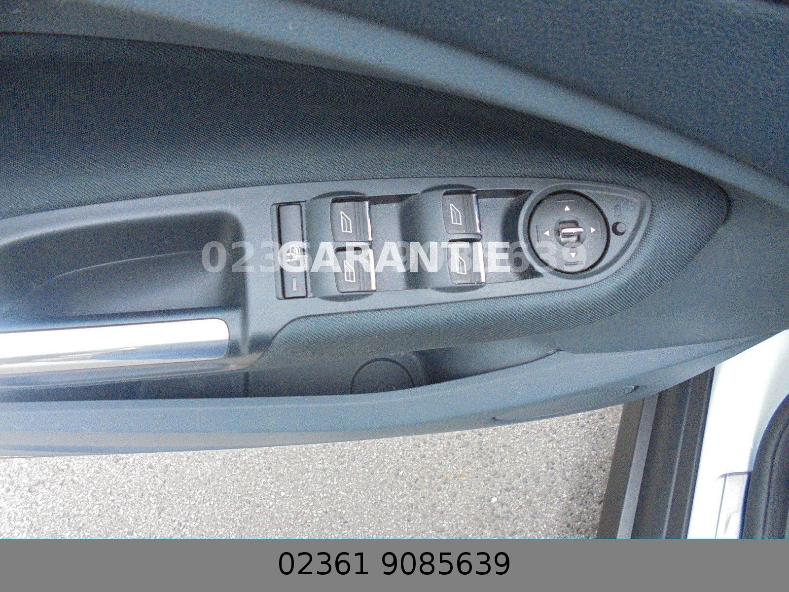 Fahrzeugabbildung Ford C-MAX Titanium/Klima/Navi/Pdc+Kamera/TÜV NEU