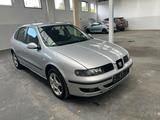 Seat Leon 1,6 16V Signo Signo - Seat Leon mit Benzin-Antrieb: Allradantrieb, Limousine, V6