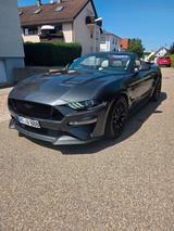 Ford Mustang 5.0 V8 GT Convertible - Ford Mustang mit Benzin-Antrieb: Cabrio, 5.0