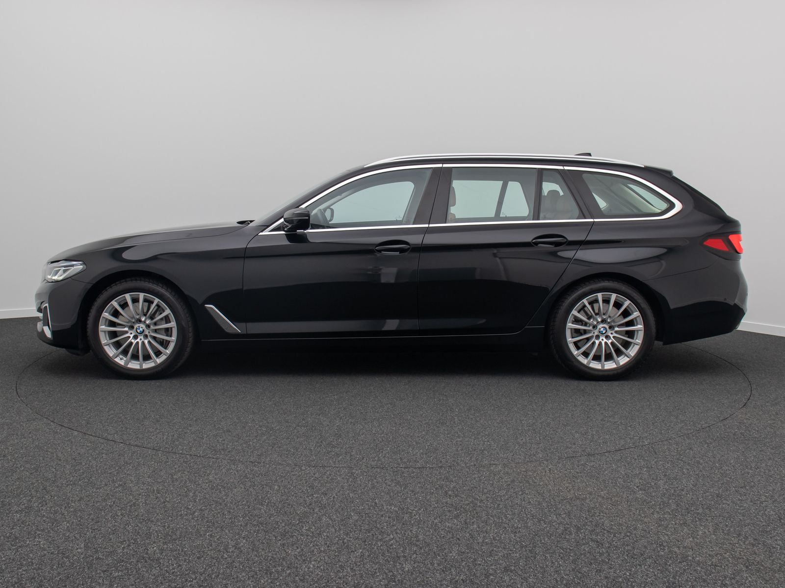 Fahrzeugabbildung BMW 540d xD Luxury Line Panorama HUD HIFi DAB DisKey