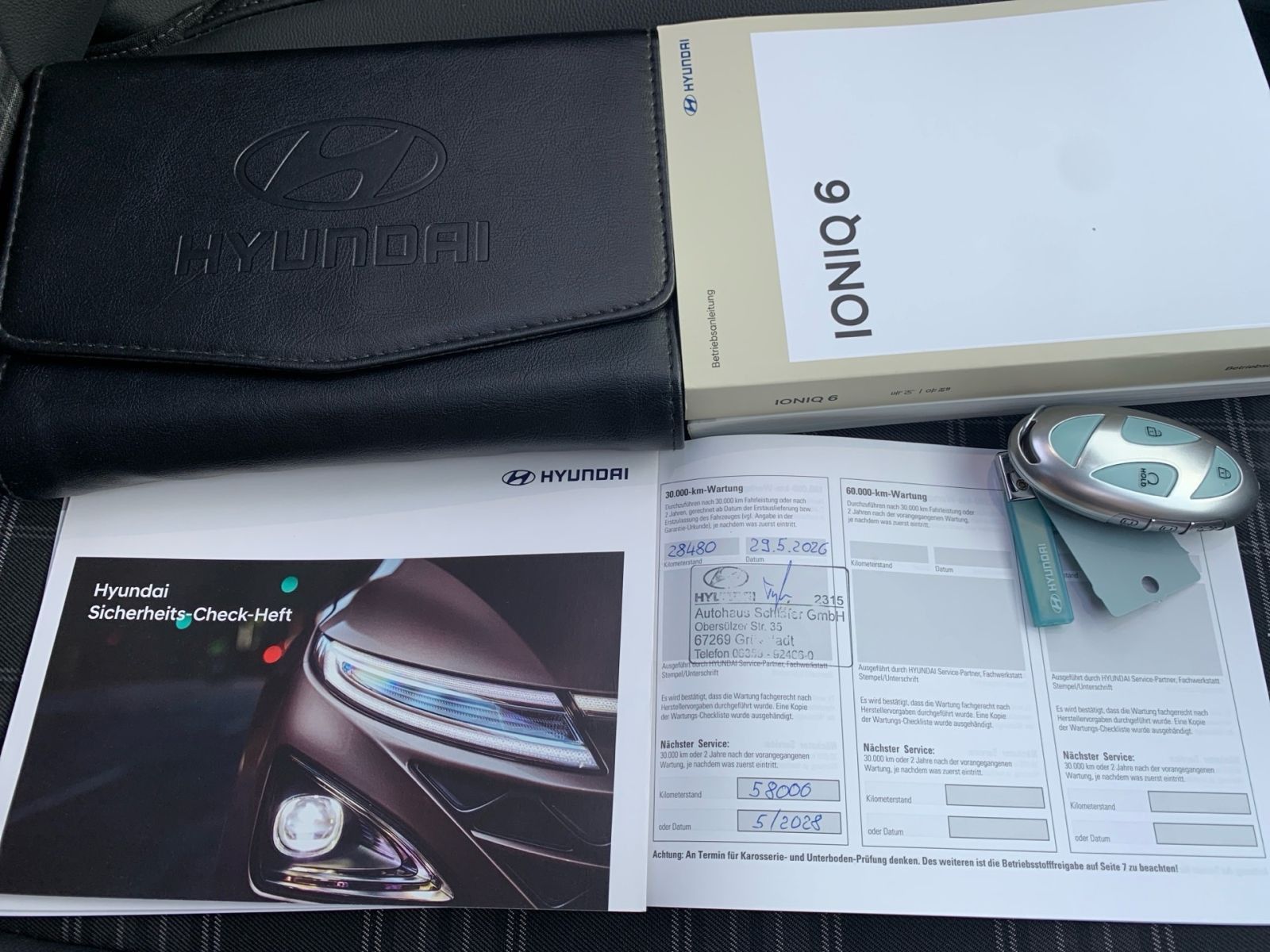 Fahrzeugabbildung Hyundai IONIQ 6 First Edition/First Ed-Paket Elektro 4WD