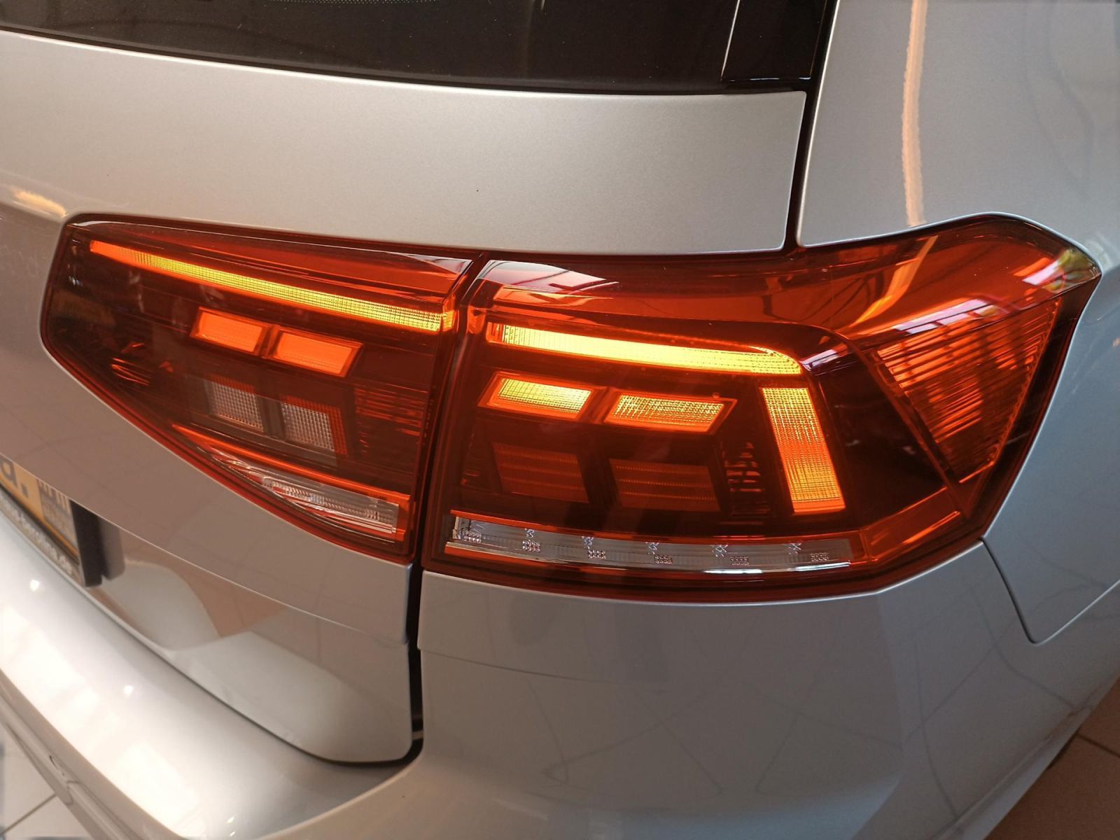 Volkswagen Passat Variant - Bild 10