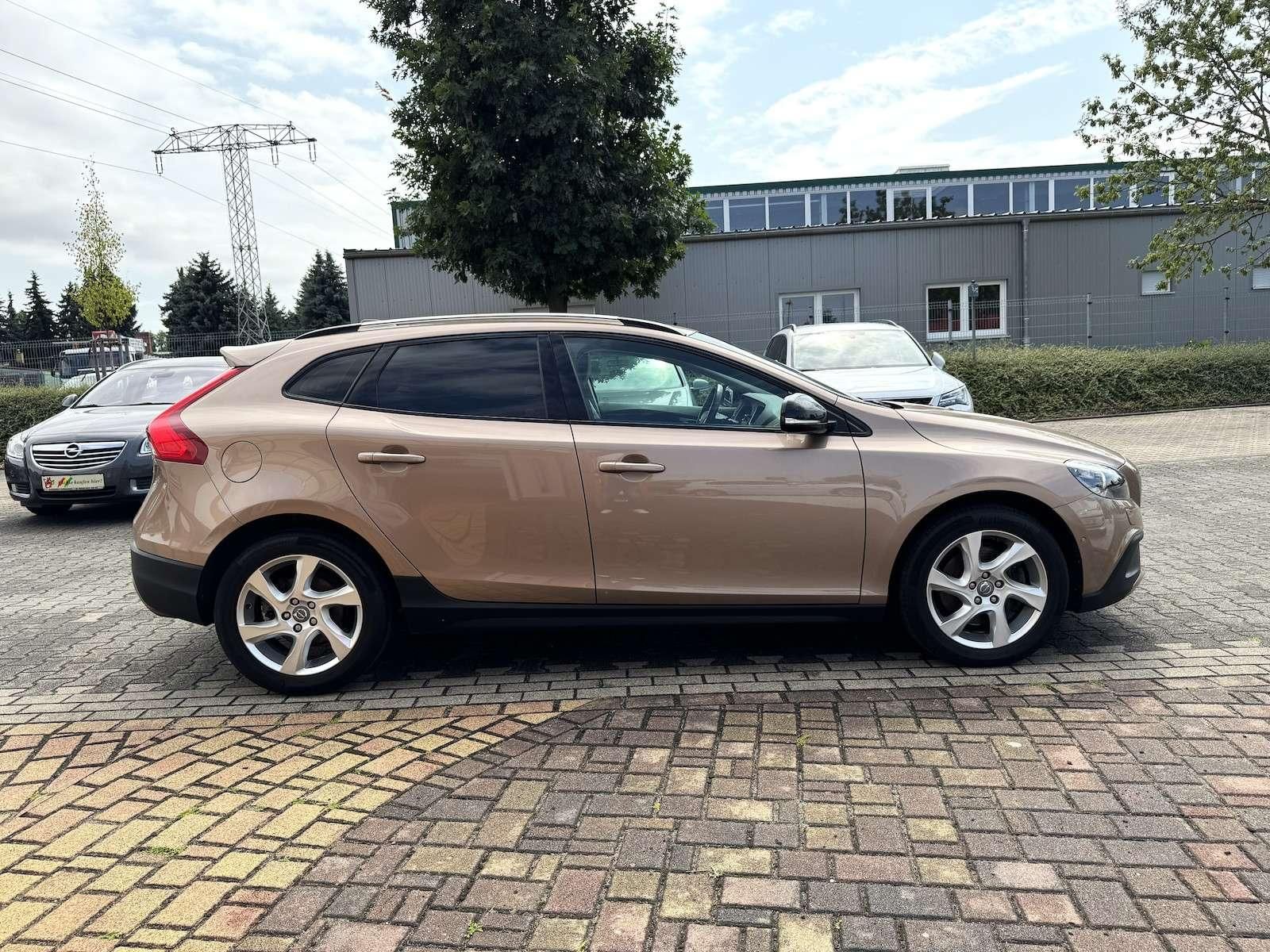 Fahrzeugabbildung Volvo V40 Cross Country T5 AWD/Navi/Xenon/StandHz 1...