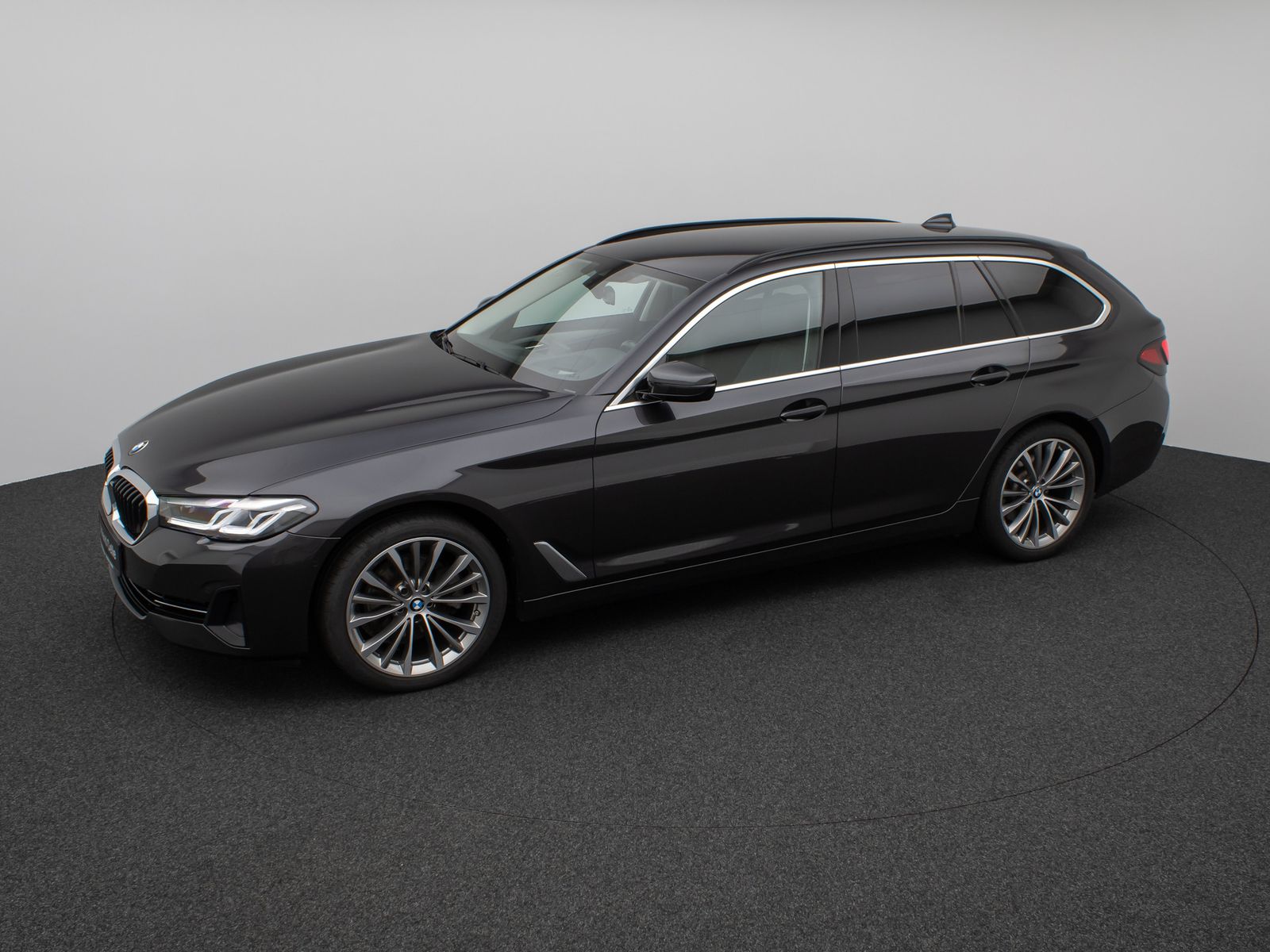 Fahrzeugabbildung BMW 520d xD Kamera HUD DAB H/K Fernlichtassist Alarm