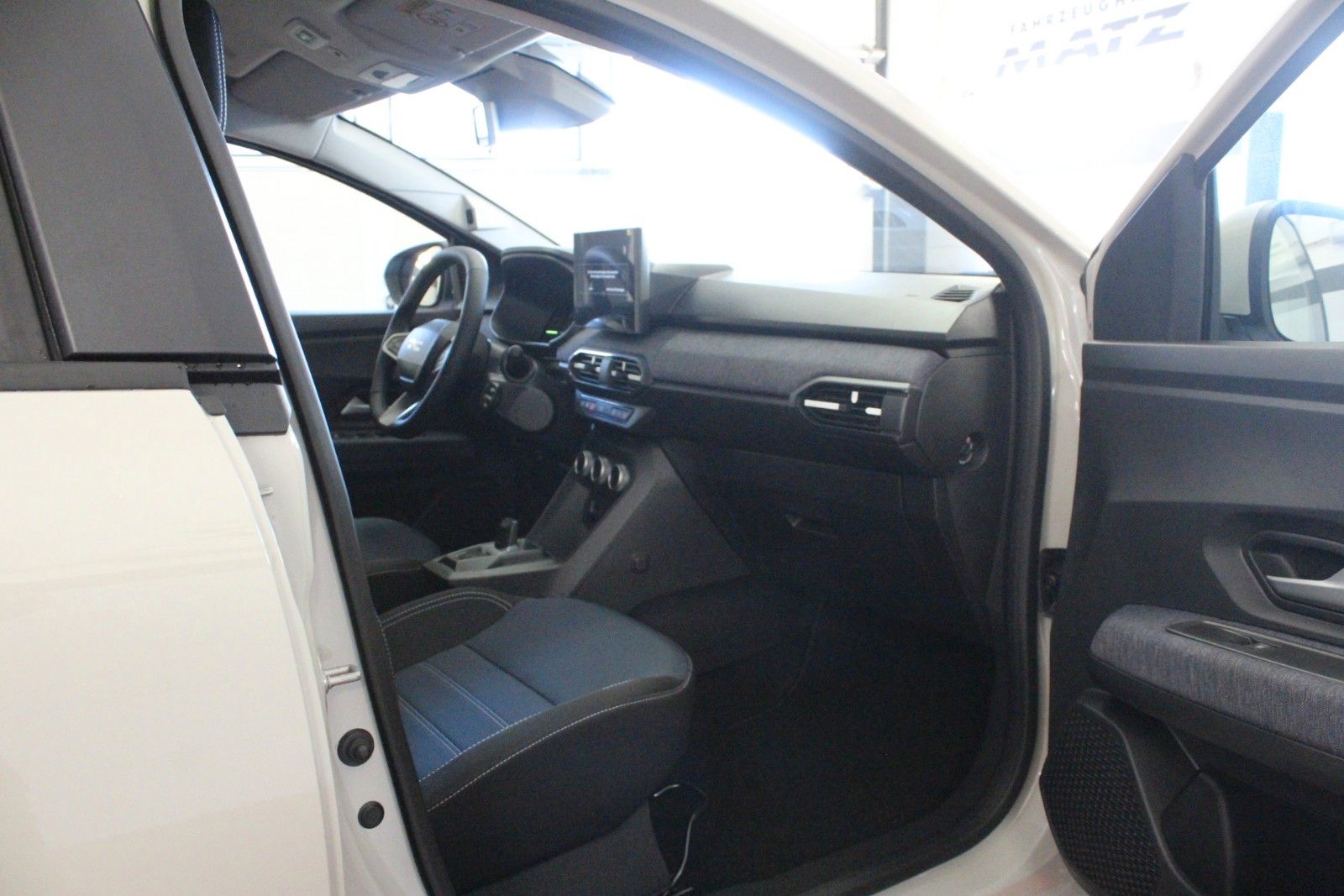 Fahrzeugabbildung Dacia Jogger Hybrid 155 Journey 7-Sitzer MY 2026