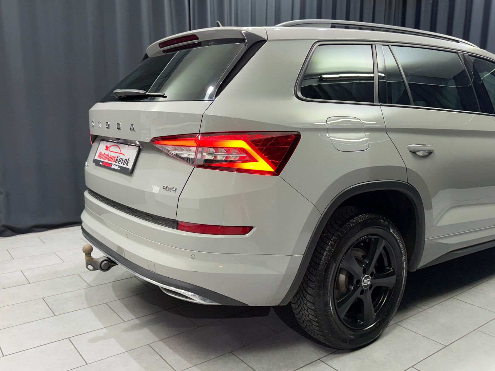 Fahrzeugabbildung SKODA Kodiaq Sportline 4x4 |7-SITZER|AHK|CANTON|NARDO