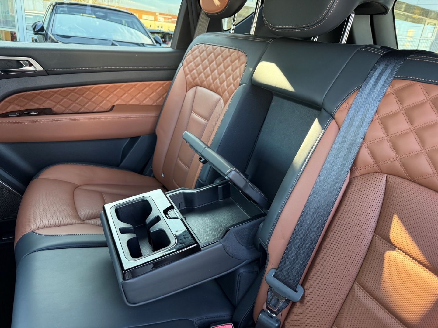 Fahrzeugabbildung KGM Rexton Sapphire 2.2D 4WD AT Top Zustand