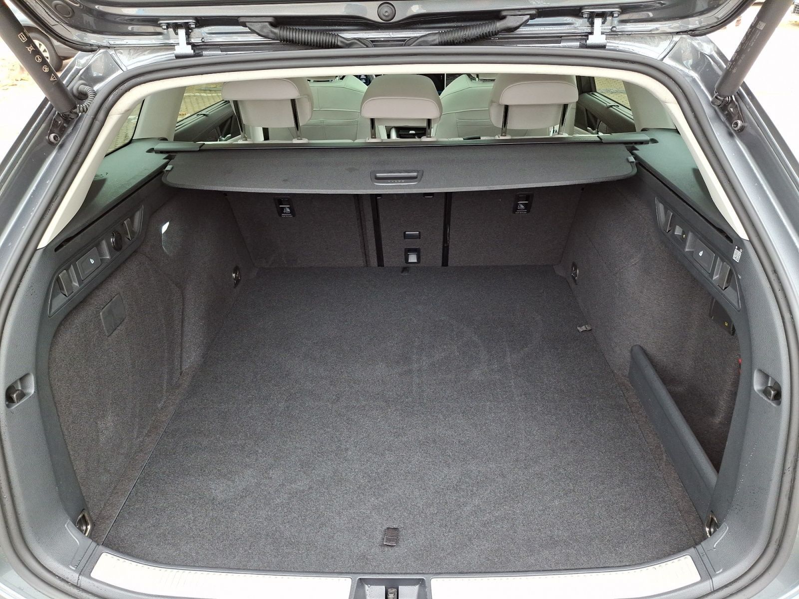 Volkswagen Passat Variant - Bild 12